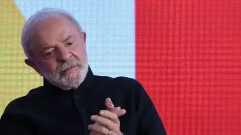 El mandatario brasileño considera importante encontrar una solución antes de que comience un conflicto entre ambas naciones.

Para más información del tema, visita: https://www.eleconomista.com.mx/internacionales/presidente-lula-preocupado-presencia-militar-eu-cerca-venezuela-20251123-787860.html

¡Síguenos en nuestras redes sociales para mantenerte informado!

Twitter: https://twitter.com/eleconomista 
Facebook: https://www.facebook.com/ElEconomista.mx
Instagram: https://www.instagram.com/eleconomistamx
LinkedIn: https://www.linkedin.com/company/el-economista/
T

#ElEconomista #EETV