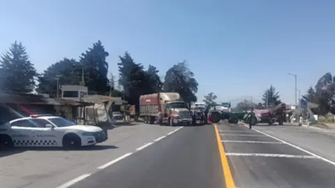 Bloqueo carretero en Tlaxcala.