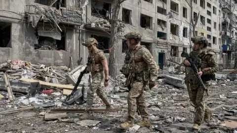 Merz afirma que China podría presionar más a Rusia para detener la guerra.

¡Síguenos en nuestras redes sociales para mantenerte informado!

Twitter: https://twitter.com/eleconomista 
Facebook: https://www.facebook.com/ElEconomista.mx
Instagram: https://www.instagram.com/eleconomistamx
LinkedIn: https://www.linkedin.com/company/el-economista/

#ElEconomista #DW #InvasiónRusa