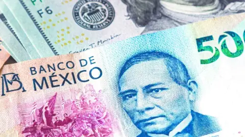 La cotización se mantuvo estable debido a un feriado en los mercados financieros de EU por Acción de Gracias, que redujo las operaciones en las plazas globales.

Para más información del tema, visita: https://www.eleconomista.com.mx/mercados/precio-dolar-hoy-27-noviembre-2025-cuanto-cerro-20251127-788612.html

¡Síguenos en nuestras redes sociales para mantenerte informado!

Twitter: https://twitter.com/eleconomista 
Facebook: https://www.facebook.com/ElEconomista.mx
Instagram: https://www.instagram.com/eleconomistamx
LinkedIn: https://www.linkedin.com/company/el-economista/

#ElEconomista #TipodeCambio