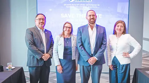 Descripción automática