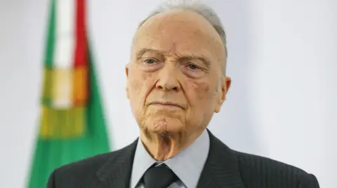 El fiscal Alejandro Gertz Manero dejó el cargo tras presiones de la presidenta Claudia Sheinbaum. Su gestión estuvo marcada por polémicas, filtraciones e investigaciones fallidas.

¡Síguenos en nuestras redes sociales para mantenerte informado!

Twitter: https://twitter.com/eleconomista 
Facebook: https://www.facebook.com/ElEconomista.mx
Instagram: https://www.instagram.com/eleconomistamx
LinkedIn: https://www.linkedin.com/company/el-economista/

#ElEconomista #EETV