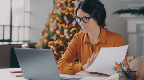 El fin de año es un buen momento para buscar empleo, el networking en las fiestas navideñas y la optimización del CV son algunas acciones para mejorar la búsqueda.