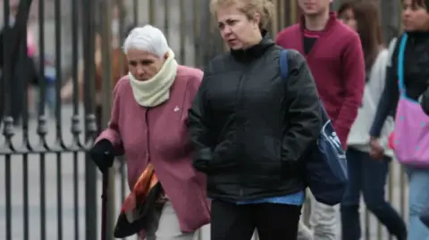 El SMN prevé un lunes con lluvias de muy fuertes a intensas, heladas en zonas serranas y vientos intensos en el Golfo de México, condiciones que persistirán durante los siguientes días.

Para más información del tema, visita: https://www.eleconomista.com.mx/politica/clima-lunes-8-diciembre-frente-frio-19-lluvias-fuertes-marcaran-inicio-semana-20251207-790009.html

¡Síguenos en nuestras redes sociales para mantenerte informado!

Twitter: https://twitter.com/eleconomista 
Facebook: https://www.facebook.com/ElEconomista.mx
Instagram: https://www.instagram.com/eleconomistamx
LinkedIn: https://www.linkedin.com/company/el-economista/
T

#ElEconomista #EETV