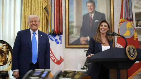 Alina Habba dejó el cargo de fiscal en Nueva Jersey tras un fallo federal que determinó que ejercía sin la aprobación requerida del Senado.