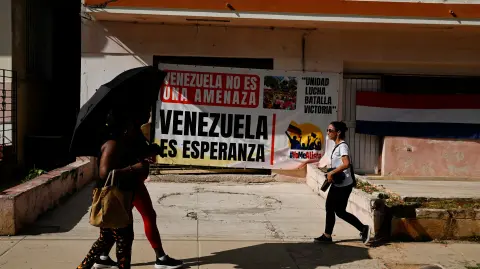 La Habana negó haber dialogado con Washington sobre un escenario sin Maduro y rechazó interferencias en asuntos internos venezolanos.