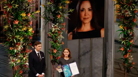 Ana Corina Sosa recibió en Oslo el Nobel de la Paz en nombre de su madre, quien no llegó a la ceremonia por motivos de seguridad.