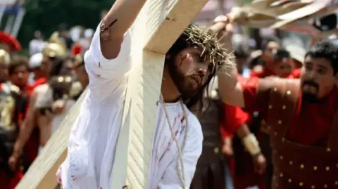 Sheinbaum y autoridades culturales celebran la inscripción, considerada un impulso para la identidad y cohesión social de la demarcación.

Para más información del tema, visita: https://www.eleconomista.com.mx/politica/sheinbaum-celebra-reconocimiento-pasion-iztapalapa-patrimonio-humanidad-20251210-790568.html

¡Síguenos en nuestras redes sociales para mantenerte informado!

Twitter: https://twitter.com/eleconomista 
Facebook: https://www.facebook.com/ElEconomista.mx
Instagram: https://www.instagram.com/eleconomistamx
LinkedIn: https://www.linkedin.com/company/el-economista/

#ElEconomista #EETV