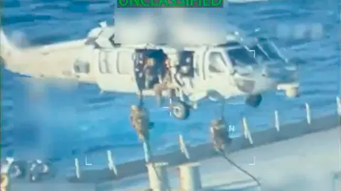 Buque petrolero incautado por fuerzas de Estados Unidos.