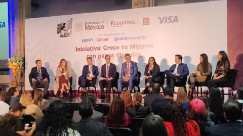 Marcelo Ebrard, secretario de Economía menciona que la iniciativa ayudará a las pymes en servicios financieros.