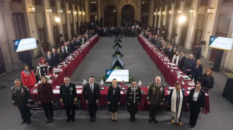 La fiscal Ernestina Godoy anunció la implementación inmediata de un plan emergente de acciones y resultados a corto plazo, basado en seis ejes. 

Para más información del tema, visita: https://www.eleconomista.com.mx/politica/reduccion-homicidios-golpes-crimen-destacan-14-meses-sheinbaum-20251211-790883.html 

¡Síguenos en nuestras redes sociales para mantenerte informado! 

Twitter: https://twitter.com/eleconomista 
Facebook: https://www.facebook.com/ElEconomista.mx 
Instagram: https://www.instagram.com/eleconomistamx 
LinkedIn: https://www.linkedin.com/company/el-economista/ 

#ElEconomista #EETV