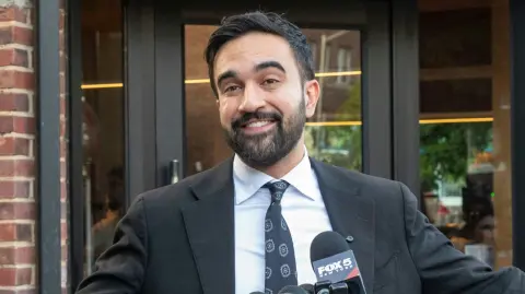 Zohran Mamdani comparece ante los medios durante la campaña a la alcaldía de Nueva York. Ron Adar_S