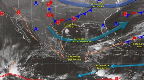 De acuerdo con el pronóstico del Servicio Meteorológico Nacional, se esperan lluvias importantes en el sureste, viento fuerte en el Istmo y un ambiente contrastante en varias regiones del país.

Para más información del tema, visita: https://www.eleconomista.com.mx/politica/acerca-frente-frio-21-asi-estara-clima-sabado-13-diciembre-20251213-791113.html

¡Síguenos en nuestras redes sociales para mantenerte informado!

Twitter: https://twitter.com/eleconomista 
Facebook: https://www.facebook.com/ElEconomista.mx
Instagram: https://www.instagram.com/eleconomistamx
LinkedIn: https://www.linkedin.com/company/el-economista/
T

#ElEconomista #EETV