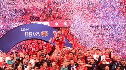 Soccer Football - Liga MX - Final - Second Leg - Toluca v Tigres UANL - Estadio Nemesio Diez, Toluca, Mexico - December 14, 2025 Toluca's Alexis Vega and teammates celebrate with the trophy after winning Liga MX REUTERS/Henry Romero