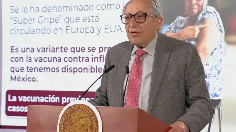 Ante la alerta emitida por la OMS por la circulación de la variante de influenza H3N2 en Europa y Estados Unidos, el secretario de Salud, David Kershenobich, informó que en México únicamente se ha registrado un solo caso y descartó que exista, por ahora, un riesgo sanitario para el país.

¡Síguenos en nuestras redes sociales para mantenerte informado!

Twitter: https://twitter.com/eleconomista 
Facebook: https://www.facebook.com/ElEconomista.mx
Instagram: https://www.instagram.com/eleconomistamx
LinkedIn: https://www.linkedin.com/company/el-economista/

#ElEconomista #EETV