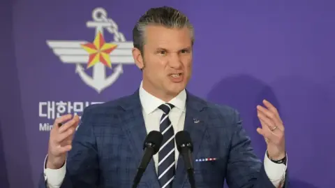 El secretario de Defensa, Pete Hegseth, indicó que la operación, denominada 'Ataque ojo de halcón', "no es el comienzo de una guerra, sino una declaración de vengaza".

Para más información del tema, visita: https://www.eleconomista.com.mx/internacionales/pentagono-lanza-ataque-islamico-siria-muerte-tres-estadounidenses-20251219-792150.html

¡Síguenos en nuestras redes sociales para mantenerte informado!

Twitter: https://twitter.com/eleconomista 
Facebook: https://www.facebook.com/ElEconomista.mx
Instagram: https://www.instagram.com/eleconomistamx
LinkedIn: https://www.linkedin.com/company/el-economista/
T

#ElEconomista #EETV