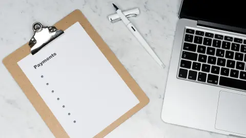 Reducir o terminar con tus deudas quitará peso a tu gasto corriente y disminuirá tu estrés.