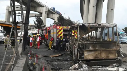 El Gobierno capitalino presentó los avances del caso La Concordia, donde se confirmó la causa del siniestro y se reportó un monto histórico de reparación del daño.

Para más información del tema, visita: https://www.eleconomista.com.mx/politica/explosion-pipa-iztapalapa-confirman-causas-acuerdos-reparatorios-480-millones-pesos-20251221-792244.html 

¡Síguenos en nuestras redes sociales para mantenerte informado!

Twitter: https://twitter.com/eleconomista 
Facebook: https://www.facebook.com/ElEconomista.mx
Instagram: https://www.instagram.com/eleconomistamx
LinkedIn: https://www.linkedin.com/company/el-economista/

#ElEconomista #Pipa #Iztapalapa
