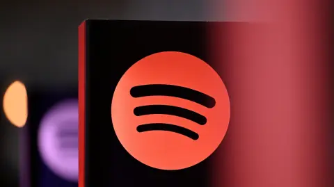Spotify anunció este lunes que había desactivado las cuentas de un grupo de hackers activistas que afirmó haber "copiado" millones de archivos de música y metadatos del servicio de streaming.
Para más información del tema, visita: https://www.eleconomista.com.mx/tecnologia/hackers-piratean-catalogo-musical-metadatos-spotify-20251222-792362.html

¡Síguenos en nuestras redes sociales para mantenerte informado!

Twitter: https://twitter.com/eleconomista 
Facebook: https://www.facebook.com/ElEconomista.mx
Instagram: https://www.instagram.com/eleconomistamx
LinkedIn: https://www.linkedin.com/company/el-economista/

#ElEconomista #EETV