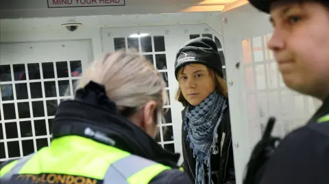 La activista Greta Thunberg fue detenida por apoyar al grupo terrorista Palestine Action.