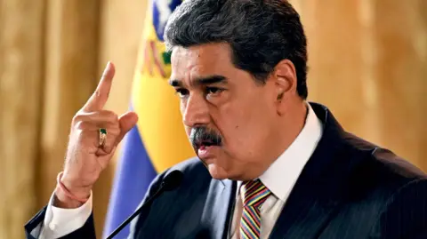 El mandatario ha defendido que el Ejército venezolano "está más preparado que nunca para seguir ganando la paz y la soberanía.

Para más información del tema, visita: https://www.eleconomista.com.mx/internacionales/ejercito-venezolano-preparado-nunca-dice-maduro-27-semanas-amenazado-goliath-20251229-793067.html

¡Síguenos en nuestras redes sociales para mantenerte informado!

Twitter: https://twitter.com/eleconomista 
Facebook: https://www.facebook.com/ElEconomista.mx
Instagram: https://www.instagram.com/eleconomistamx
LinkedIn: https://www.linkedin.com/company/el-economista/

#ElEconomista #EETV