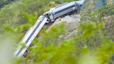 La ASF determinó pagos indebidos por 17 millones 627,200 pesos, derivados de inconsistencias.

Para más información del tema, visita: https://www.eleconomista.com.mx/politica/observaron-sobrecostos-debilidades-linea-z-20251230-793331.html

¡Síguenos en nuestras redes sociales para mantenerte informado!

Twitter: https://twitter.com/eleconomista
Facebook: https://www.facebook.com/ElEconomista.mx
Instagram: https://www.instagram.com/eleconomistamx
LinkedIn: https://www.linkedin.com/company/el-economista/

#ElEconomista #EETV