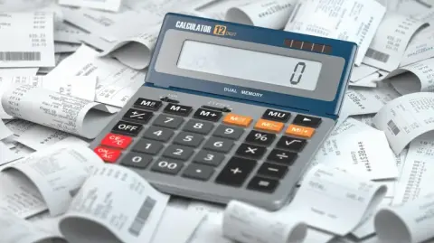 Para el siguiente año, 76% de los mexicanos anticipa aumento de precios y menor calidad de vida, según el estudio Costo de vida 2025 de Ipsos.

Para más información del tema, visita: https://www.eleconomista.com.mx/finanzaspersonales/costo-vida-mexico-2026-mexicanos-preven-alza-precios-menor-calidad-vida-ipsos-20251231-793377.html

¡Síguenos en nuestras redes sociales para mantenerte informado!

Twitter: https://twitter.com/eleconomista 
Facebook: https://www.facebook.com/ElEconomista.mx
Instagram: https://www.instagram.com/eleconomistamx
LinkedIn: https://www.linkedin.com/company/el-economista/
T

#ElEconomista #EETV