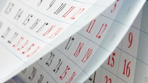 El calendario laboral de 2026 ofrecerá más fines de semana largos para los trabajadores, con dos puentes adicionales derivados de la ubicación de los días festivos oficiales.

Para más información del tema, visita: https://www.eleconomista.com.mx/capital-humano/calendario-2026-festivos-oficiales-vacaciones-escolares-dos-puentes-adicionales-20251227-792890.html

¡Síguenos en nuestras redes sociales para mantenerte informado!

Twitter: https://twitter.com/eleconomista 
Facebook: https://www.facebook.com/ElEconomista.mx
Instagram: https://www.instagram.com/eleconomistamx
LinkedIn: https://www.linkedin.com/company/el-economista/
T

#ElEconomista #EETV