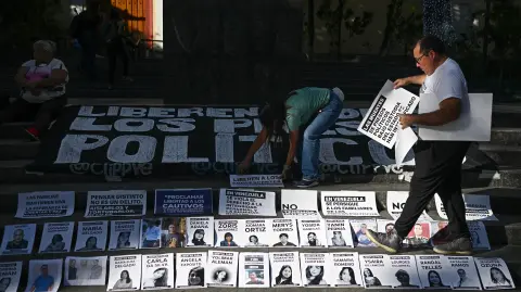 (FILES) Relatives of political prisoners take part in a demonstration called The table of those who wait, demanding their release, at Bolívar Square in the Chacao municipality of Caracas on December 14, 2025. At least 87 people detained in demonstrations following Nicolas Maduro's re-election in the 2024 presidential elections, which the opposition denounced as fraudulent, were released from prison on January 1, 2026 in Venezuela, according to two NGOs. (Photo by Federico PARRA / AFP)