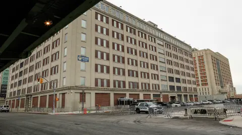 Única cárcel de Nueva York destinada a acoger a detenidos en espera de juicio o de traslado, el Metropolitan Detention Center (MDC), situado en el sur de la ciudad.