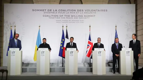 Francia, Reino Unido y Ucrania firman declaración sobre el despliegue de una fuerza multinacional en Ucrania tras un alto al fuego.