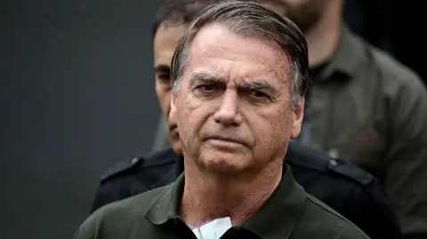 (FILES) Former Brazilian President (2019-2022) Jair Bolsonaro leaves the DF Star hospital in Brasilia on September 14, 2025, after undergoing a series of medical examinations, as he remains under house arrest. Former Brazilian president Jair Bolsonaro, sentenced to 27 years in prison for an attempted coup détat, suffered "minor injuries" from a fall in his cell, the police reported on January 6, 2026. (Photo by Pablo PORCIUNCULA / AFP)