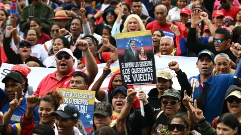 Demonstrators shout slogans during a rally in support of ousted Venezuela's President Nicolas Maduro in Caracas on January 7, 2026. US President Donald Trump's administration said on January 7, it intends to dictate the decisions of Venezuela's interim leaders and control the country's oil sales "indefinitely" after toppling Nicolas Maduro. (Photo by RONALDO SCHEMIDT / AFP)