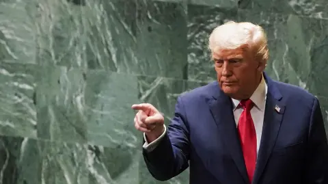 Donald Trump firmó el miércoles un decreto para retirar a Estados Unidos de 66 acuerdos internacionales.

Para más información del tema, visita: https://www.eleconomista.com.mx/internacionales/secretario-onu-lamenta-salida-eu-multiples-organizaciones-internacionales-20260108-794418.html

¡Síguenos en nuestras redes sociales para mantenerte informado!

Twitter: https://twitter.com/eleconomista 
Facebook: https://www.facebook.com/ElEconomista.mx
Instagram: https://www.instagram.com/eleconomistamx
LinkedIn: https://www.linkedin.com/company/el-economista/

#ElEconomista #EETV
