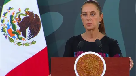 La presidenta de México, Claudia Sheinbaum, dijo la mañana de este viernes que buscará “estrechar la comunicación” con Estados Unidos tras los dichos de la víspera de su homólogo, Donald Trump, sobre la posibilidad de ordenar ataques terrestres contra los cárteles de la droga mexicanos.