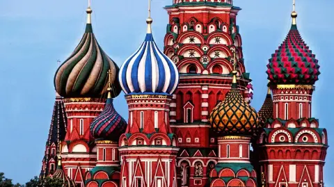 La legislación, con la que EU busca presionar a Moscú para poner fin a la guerra en Ucrania, busca recortar la financiación de China, India y Brasil.

Para más información del tema, visita: https://www.eleconomista.com.mx/empresas/trump-apoya-proyecto-ley-aranceles-500-paises-apoyen-rusia-20260109-794581.html

¡Síguenos en nuestras redes sociales para mantenerte informado!

Twitter: https://twitter.com/eleconomista 
Facebook: https://www.facebook.com/ElEconomista.mx
Instagram: https://www.instagram.com/eleconomistamx
LinkedIn: https://www.linkedin.com/company/el-economista/

#ElEconomista #Rusia #Trump