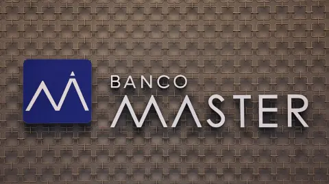 FILE PHOTO: Bank Master (Banco Master) logo is displayed at its building, following the arrest of the controlling shareholder of lender Banco Master, businessman Daniel Vorcaro, in Sao Paulo, Brazil, November 18, 2025. REUTERS/ Amanda Perobelli/File Photo