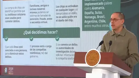 Hasta ahora, más de 2.1 millones de números ya fueron vinculados a una identidad, sin crear un padrón gubernamental.

Para más información del tema, visita: https://www.eleconomista.com.mx/politica/merino-aclara-dudas-sobre-registro-lineas-telefonicas-2-1-millones-inscritas-20260116-795635.html

¡Síguenos en nuestras redes sociales para mantenerte informado!

Twitter: https://twitter.com/eleconomista 
Facebook: https://www.facebook.com/ElEconomista.mx
Instagram: https://www.instagram.com/eleconomistamx
LinkedIn: https://www.linkedin.com/company/el-economista/
T

#ElEconomista #EETV