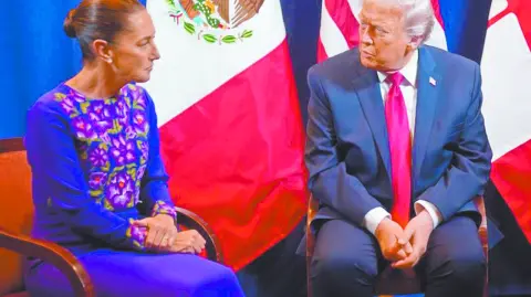 Entre las últimas peticiones realizadas por el gobierno estadounidense al mexicano está que en los operativos contra el narco, en territorio nacional, participen elementos de las Fuerzas Armadas de EU, según The New York Times.

Para más información del tema, visita: https://www.eleconomista.com.mx/politica/ven-ano-trump-cooperacion-forzada-e-incertidumbre-seguridad-20260120-796097.html
Twitter: https://twitter.com/eleconomista   
Sitio web: https://www.eleconomista.com.mx/   
Facebook: https://www.facebook.com/ElEconomista.mx   
 
#ElEconomista  #EETV