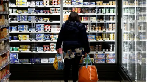 El Instituto Nacional de Estadística y Geografía da cuenta que en 12 entidades la inflación fue mayor a la observada a nivel nacional.

Para más información del tema, visita: https://www.eleconomista.com.mx/finanzaspersonales/entidades-aumento-precios-impacto-bolsillo-cdmx-encabeza-lista-20260120-795976.html

¡Síguenos en nuestras redes sociales para mantenerte informado!

Twitter: https://twitter.com/eleconomista 
Facebook: https://www.facebook.com/ElEconomista.mx
Instagram: https://www.instagram.com/eleconomistamx
LinkedIn: https://www.linkedin.com/company/el-economista/

#ElEconomista #EETV