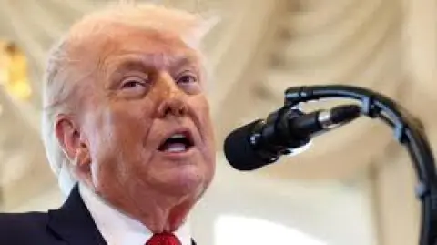 Para más información del tema, visita:https://news.afp.com/#/c/main/actu/videos?id=newsml.afp.com.20260120T050229Z.doc-93b349f&type=video

¡Síguenos en nuestras redes sociales para mantenerte informado!

Twitter: https://twitter.com/eleconomista 
Facebook: https://www.facebook.com/ElEconomista.mx
Instagram: https://www.instagram.com/eleconomistamx
LinkedIn: https://www.linkedin.com/company/el-economista/

#ElEconomista #EET