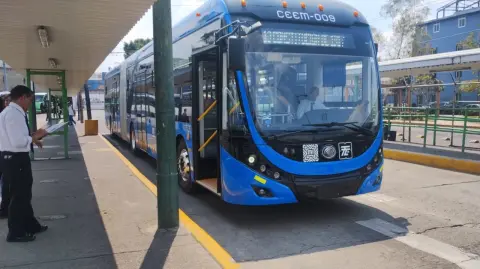 La Federación Internacional de los Trabajadores del Transporte (ITF) puso sobre la mesa la vigencia de los acuerdos de diálogo social suscritos con el Gobierno de la Ciudad de México, tras manifestar su respaldo absoluto a la Alianza de Tranviarios de México.

Para más información del tema, visita: https://www.eleconomista.com.mx/empresas/itf-condiciona-servicio-transporte-mundial-2026-cumplimiento-pacto-gobierno-cdmx-20260121-796359.html
Twitter: https://twitter.com/eleconomista   
Sitio web: https://www.eleconomista.com.mx/   
Facebook: https://www.facebook.com/ElEconomista.mx   
 
#ElEconomista  #EETV