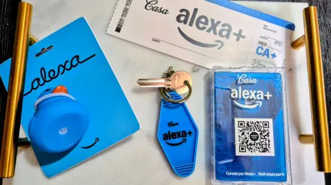 Kit de acceso entregado a los asistentes para ingresar a la Casa Alexa en Bosques de las Lomas, durante presentación de Alexa+.