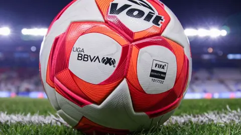Con esta jornada, la Liga MX retoma su calendario tras la pausa internacional, en una fecha clave para que los equipos busquen consolidarse en la tabla general del Clausura 2026.

Para más información del tema, visita: https://www.eleconomista.com.mx/deportes/jugara-jornada-4-liga-mx-20260125-796856.html 

¡Síguenos en nuestras redes sociales para mantenerte informado!

Twitter: https://twitter.com/eleconomista 
Facebook: https://www.facebook.com/ElEconomista.mx
Instagram: https://www.instagram.com/eleconomistamx
LinkedIn: https://www.linkedin.com/company/el-economista/

#ElEconomista #LigaMX #Clausura2026