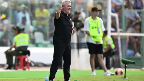 Mexico's coach Javier Aguirre gestures during the international friendly football match between Bolivia and Mexico at the Ramon Aguilera Costa Stadium in Santa Cruz de la Sierra, Bolivia on January 25, 2026. (Photo by Aizar RALDES / AFP)