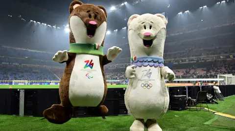 Tina y Milo, mascotas de los Juegos Olímpicos de Invierno de Milán - Cortina 2026.