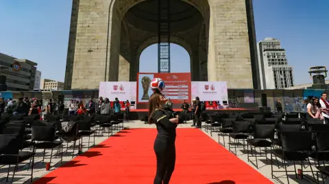 La Copa del Mundial 2026 llega a México: Así será la ruta del Trofeo de la FIFA

Para más información del tema, visita: https://www.eleconomista.com.mx/deportes/copa-mundial-2026-llega-mexico-asi-sera-ruta-trofeo-fifa-20260128-797392.html

¡Síguenos en nuestras redes sociales para mantenerte informado!

Twitter: https://twitter.com/eleconomista 
Facebook: https://www.facebook.com/ElEconomista.mx
Instagram: https://www.instagram.com/eleconomistamx
LinkedIn: https://www.linkedin.com/company/el-economista/

#ElEconomista #EETV