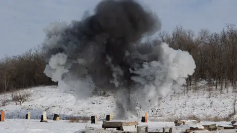 Explosión de una bomba en la región de Donetsk. Foto: AFP