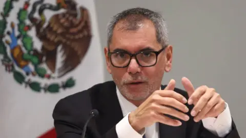 La economía mexicana “trae un buen momento”, aseguró Édgar Amador Zamora, titular de la Secretaría de Hacienda.

Para más información del tema, visita: https://www.eleconomista.com.mx/economia/economia-trae-buen-momento-aseguro-secretario-hacienda-datos-pib-20260130-797778.html 

¡Síguenos en nuestras redes sociales para mantenerte informado!

Twitter: https://twitter.com/eleconomista 
Facebook: https://www.facebook.com/ElEconomista.mx
Instagram: https://www.instagram.com/eleconomistamx
LinkedIn: https://www.linkedin.com/company/el-economista/

#ElEconomista #PIB #SHCP