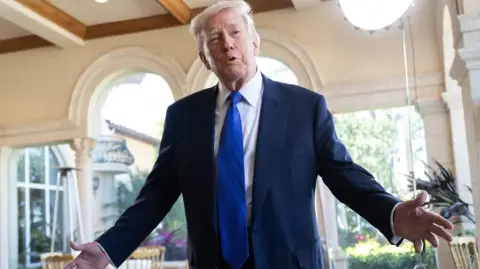 Desde la captura de Maduro, el 3 de enero, Trump ha puesto el foco de sus amenazas en las autoridades comunistas de Cuba.

Para más información del tema, visita: https://www.eleconomista.com.mx/internacionales/trump-dice-habla-autoridades-cuba-cree-llegara-acuerdo-20260201-797932.html 

¡Síguenos en nuestras redes sociales para mantenerte informado!

Twitter: https://twitter.com/eleconomista 
Facebook: https://www.facebook.com/ElEconomista.mx
Instagram: https://www.instagram.com/eleconomistamx
LinkedIn: https://www.linkedin.com/company/el-economista/

#ElEconomista #Trump #Cuba